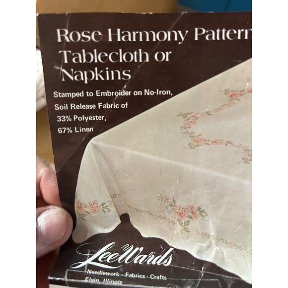 Vintage complete embroidery kit Lee Wards Rose Harmony 58”x78” rect tablecloth - Picture 4 of 6
